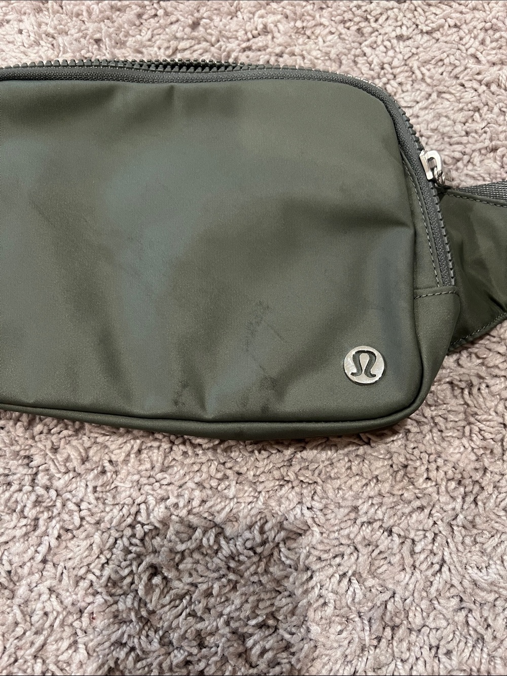 lululemon athletica Men's Olive Waist Pack - Minimalist Hip Bag - Picture 2 of 4